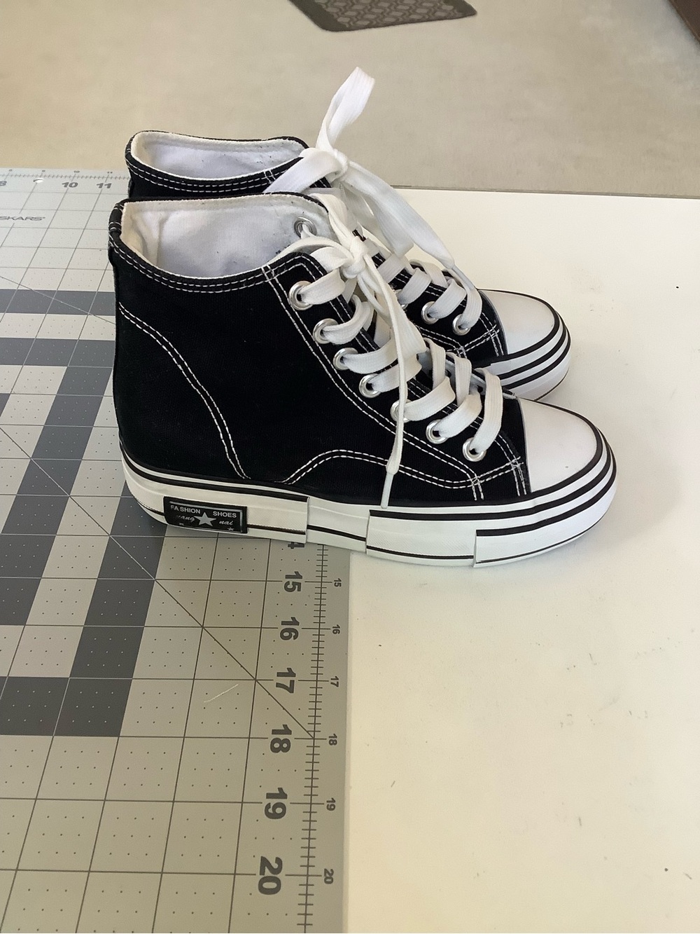 Women's High-Top Sneakers - Black & White Canvas - US Size 5 - Picture 3 of 8